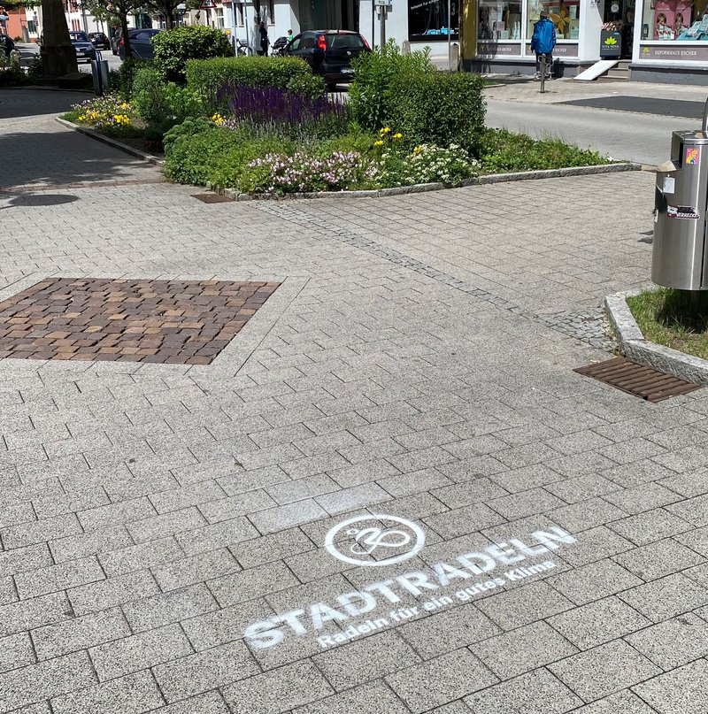 Kreidewerbung für Stadtradeln im Ortskern von Haßloch